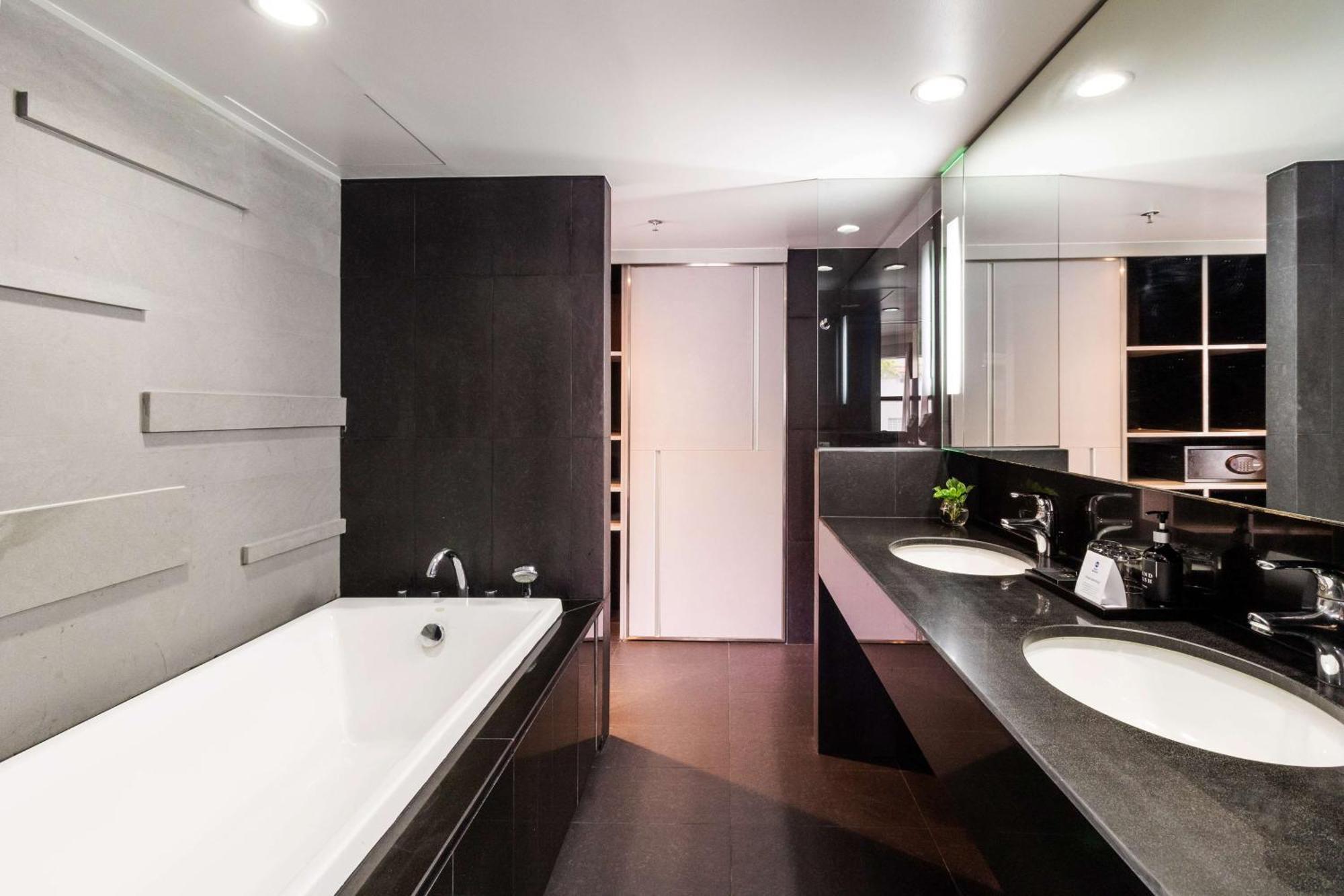Best Western Sukhumvit 20 Bangkok Exterior photo