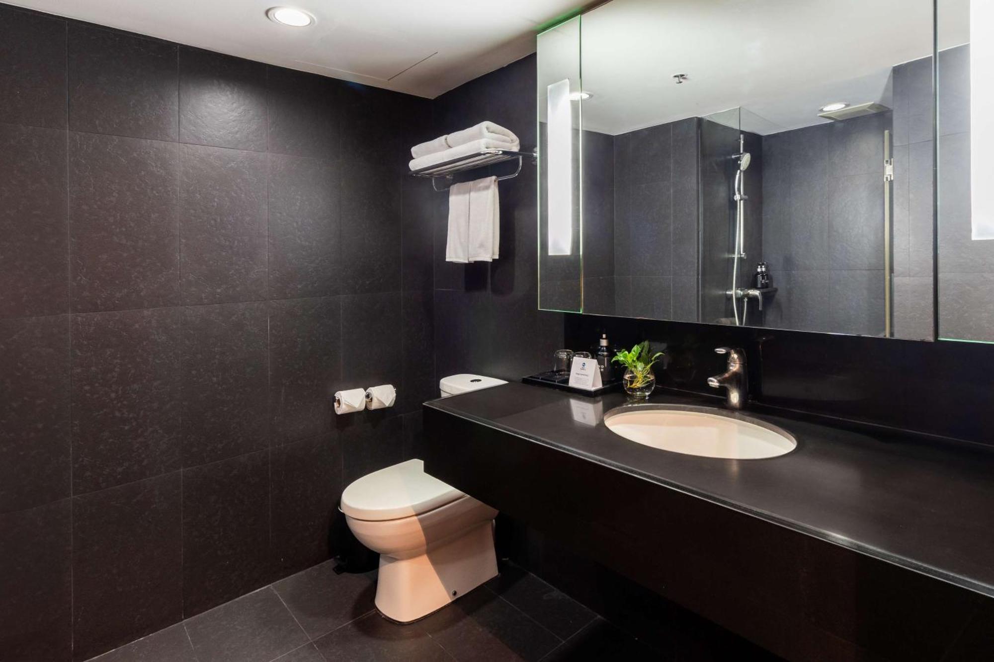 Best Western Sukhumvit 20 Bangkok Exterior photo